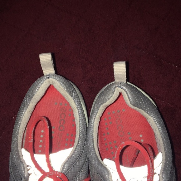 ECCO Biom Silver and White Sneakers - Picture 6 of 9